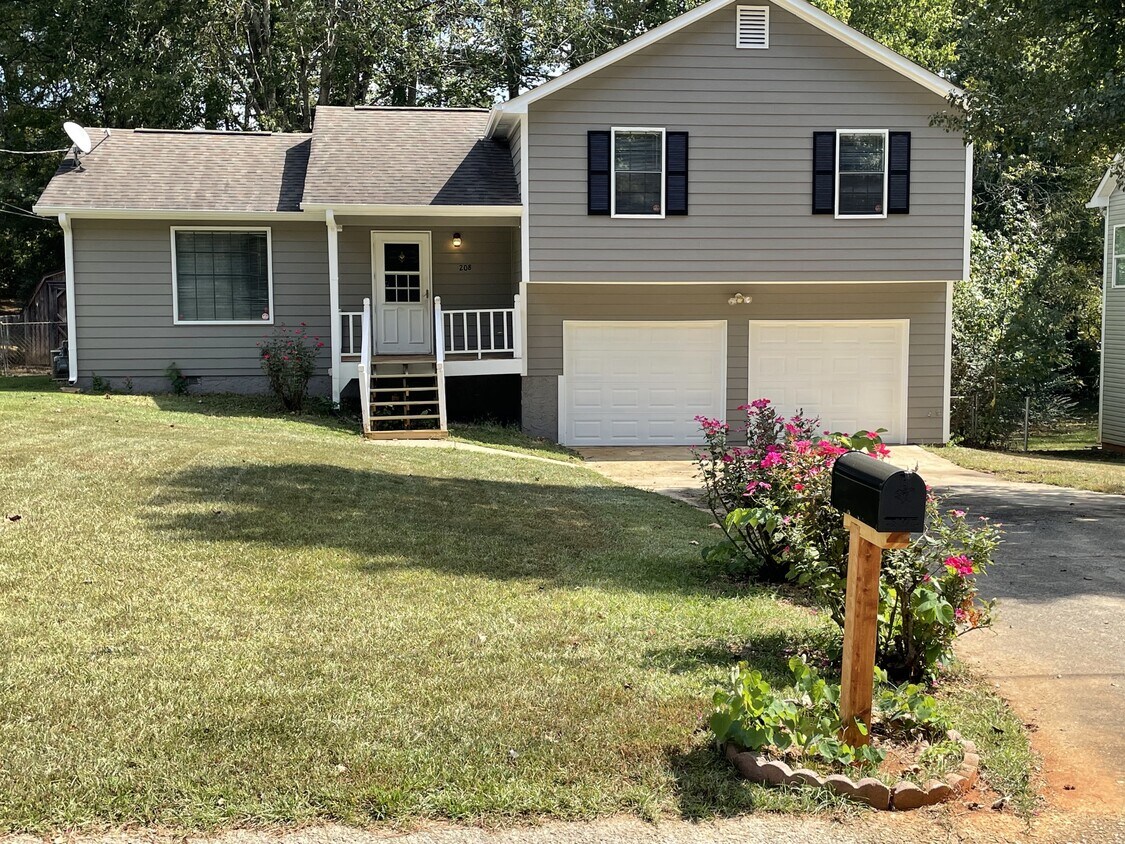 Foto principal - 208 Westwood Trail