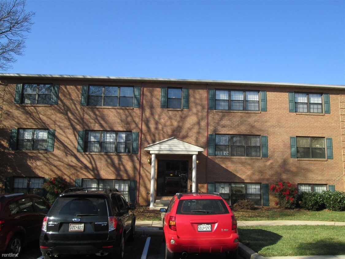 Primary Photo - 2 br, 2 bath Condo - 10 Choate Ct Apt E