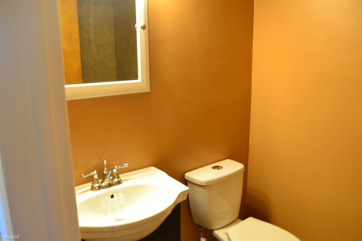 Foto del edificio - 2 br, 1 bath Apartment - 8218 S Vernon Ave
