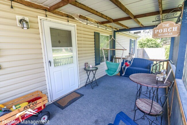 Foto del edificio - Awesome 3 bedroom 2 bathroom home located in OGDEN KS!
