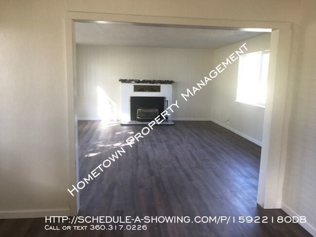 Building Photo - Farm house on 1.5 acres Available Now
