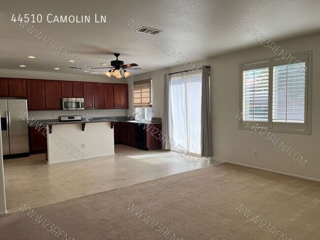 Foto del edificio - 44510 Camolin Ln