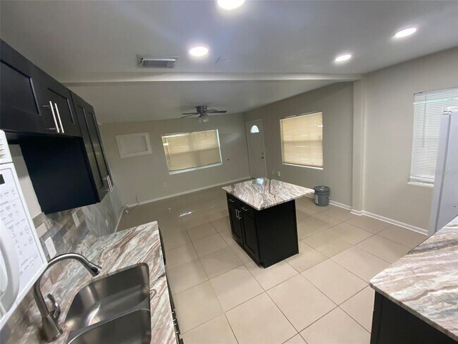 Building Photo - 2605 Pembrook Dr
