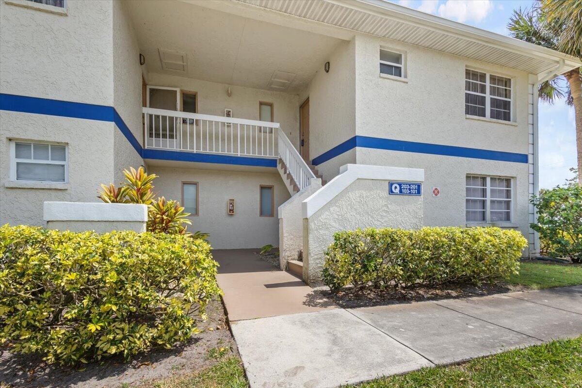 Primary Photo - 1524 SE Royal Green Cir