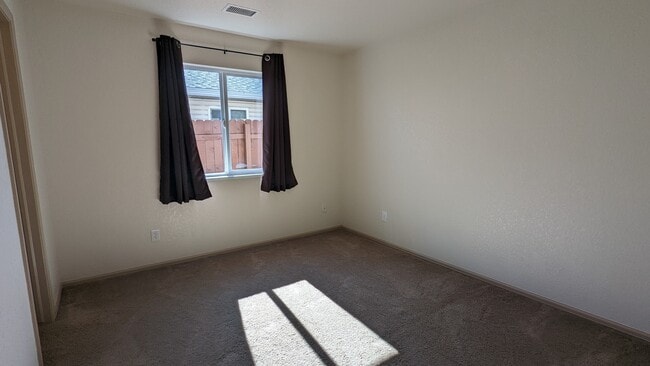 Foto del edificio - 1126 Excelsior Creek Ave
