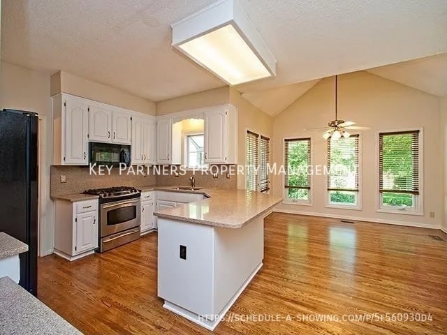 Building Photo - 14281 S Arapaho Dr