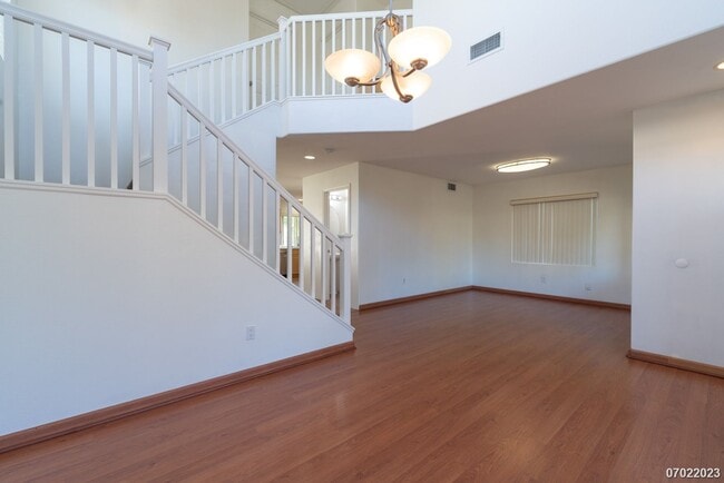 Building Photo - SF 3BR/2.5BA/2car garage in Ocean Pointe. 30 PV Panels, central AC!