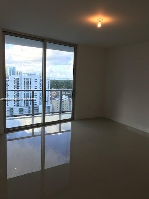 Foto del edificio - 1010 SW 2nd Ave