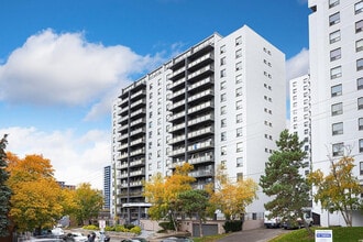 Building Photo - 50 Young St