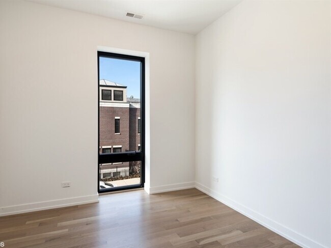 Foto del edificio - 1244 W Huron St