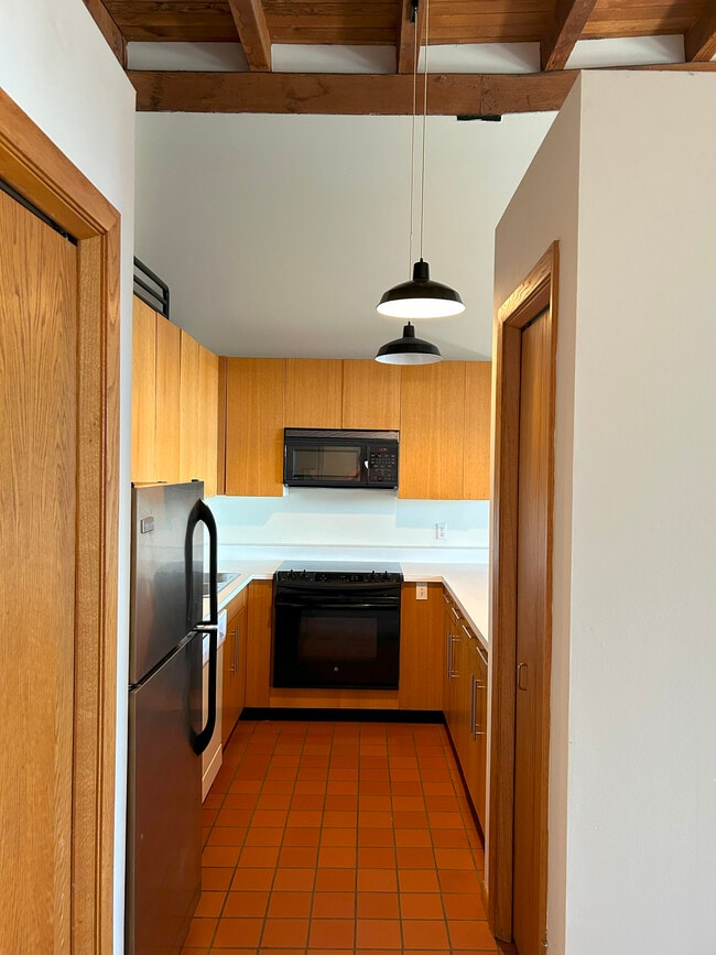 Kitche with ample storage - 289 5th St E