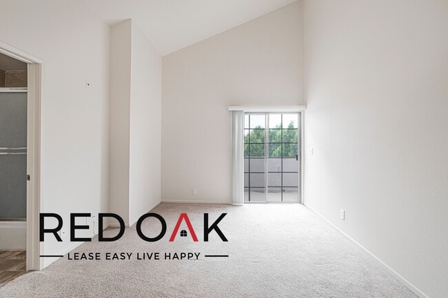 Building Photo - Toluca Lofts