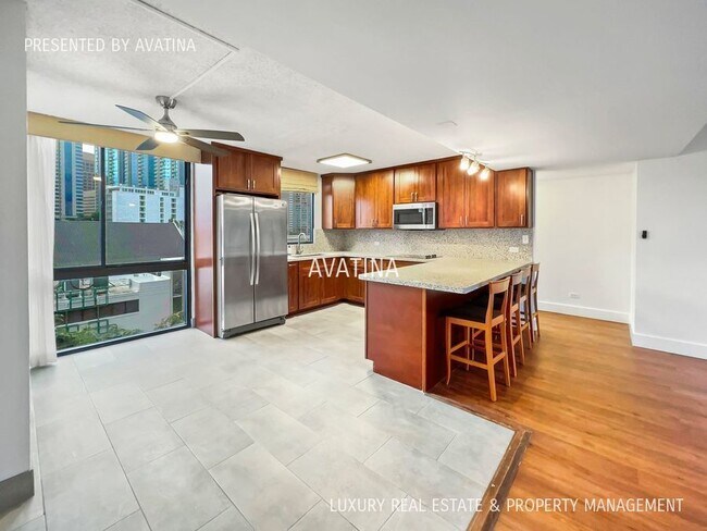 Building Photo - 222 S Vineyard St