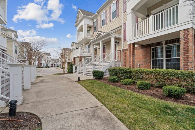Foto del edificio - Luxury Townhome with Elevator and Rooftop Terrace