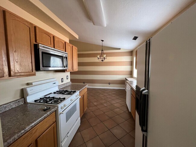 Foto del edificio - **Move-In Discount!** 3 Bedroom 2 bath with Garage