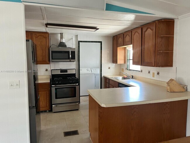 Building Photo - 18 Pelican Rd