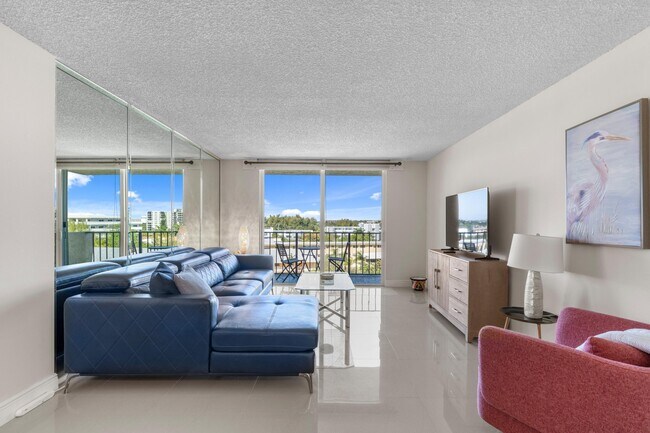 Foto del edificio - 1009 N Ocean Blvd