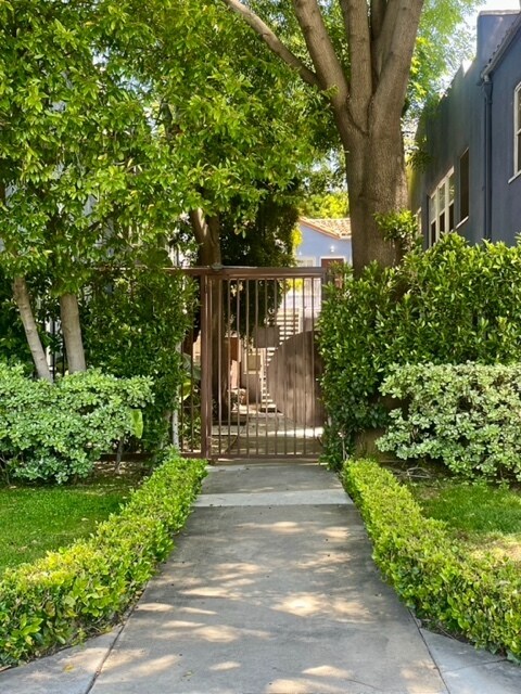 Foto del edificio - 530 N San Vicente Blvd