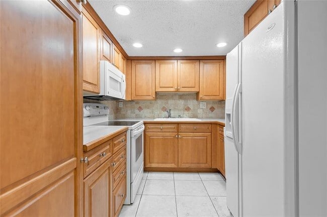 Building Photo - 11101 Royal Palm Blvd