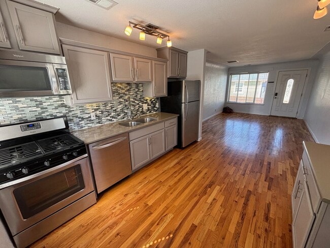 Building Photo - 740 Hazel Ct