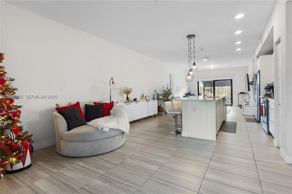 Foto del edificio - 7805 NW 104th Ave