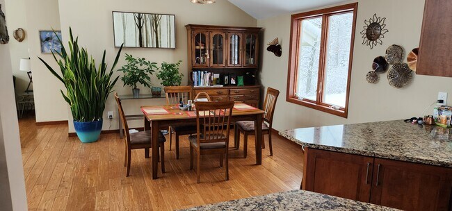 dining room - 108 Olde Towne Rd