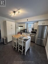 Building Photo - 30 W 1st St