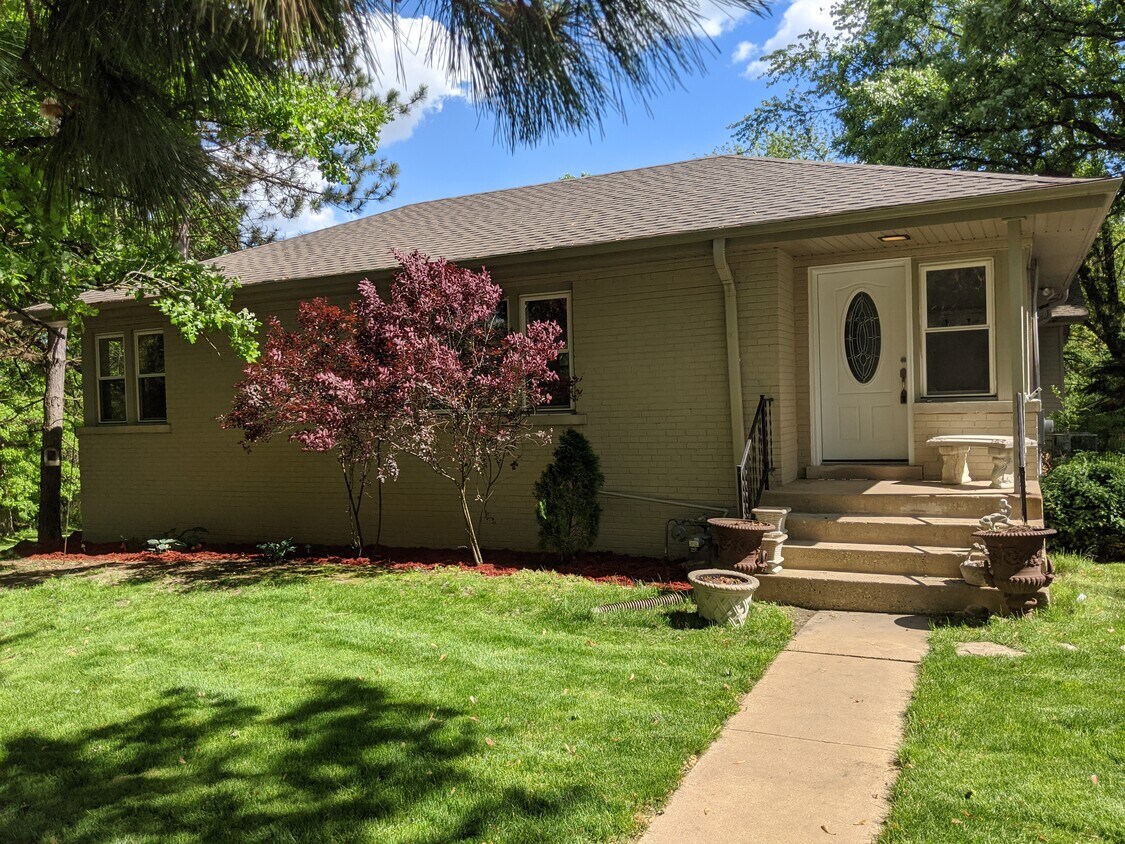 27W071 Knoch Knolls Rd, Naperville, IL 60565 House Rental in