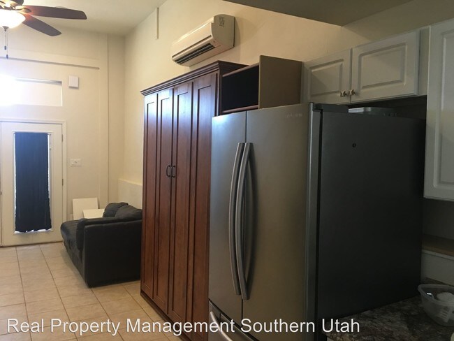 Building Photo - 2800 Escalante Dr