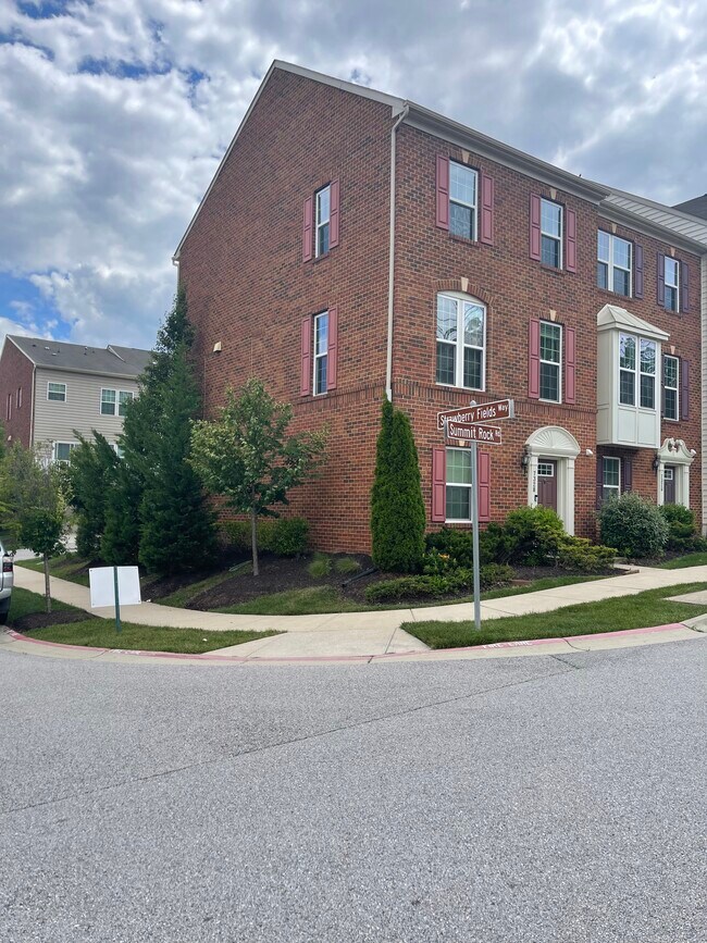 Foto del edificio - 7328 Summit Rock Rd