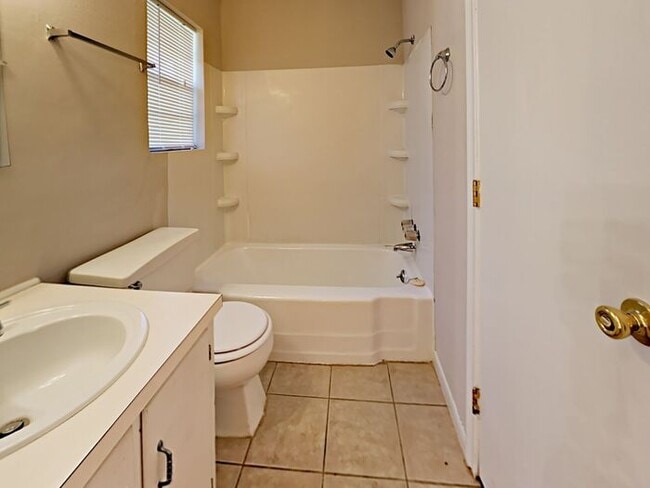 Building Photo - No App Fee. 1 Month Free with 14 month lea...