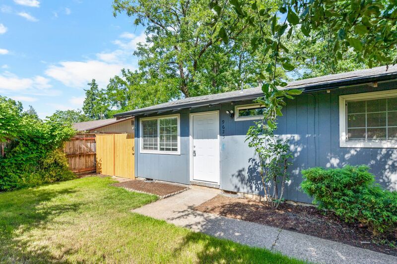 Foto principal - 9623 SE Knight St
