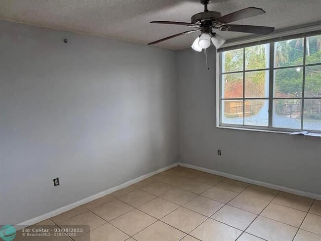 Building Photo - 4808 N State Rd 7
