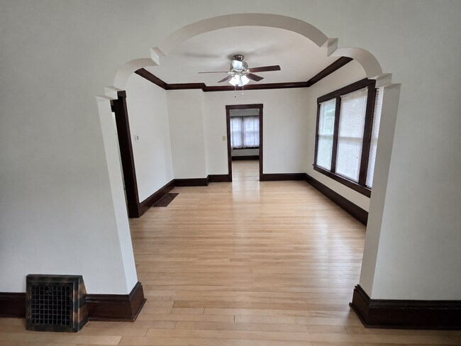 Building Photo - Charming 2 Bedroom Home with Sunroom, Hardwood Floors and River Views!