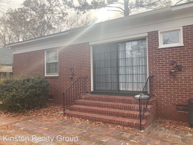 Building Photo - 3 br, 2 bath House - 1511 West Rd.