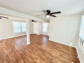 Building Photo - 1106 Gulfview St