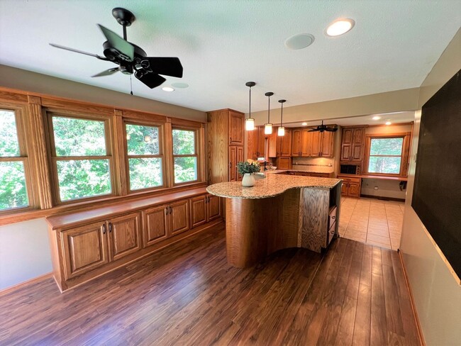 Foto del edificio - Great Home in Tatarrax Hills Neighborhood located on West Side of MHK!