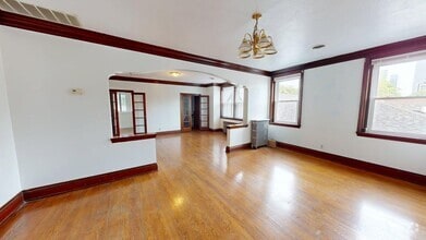 Building Photo - 514 S Hanley Rd