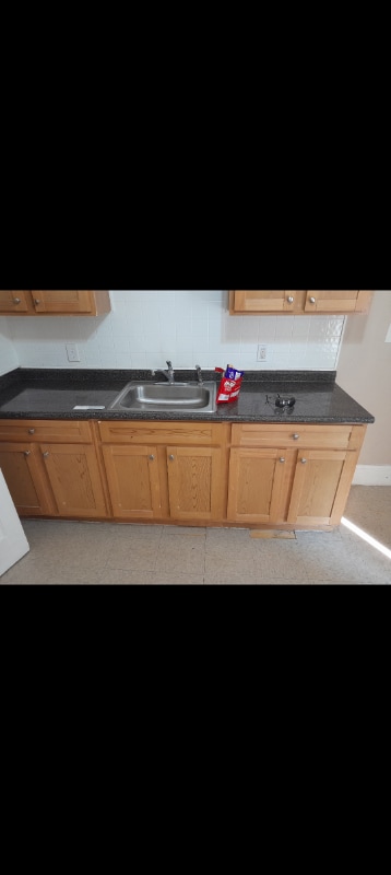 Building Photo - 920 Chicopee St