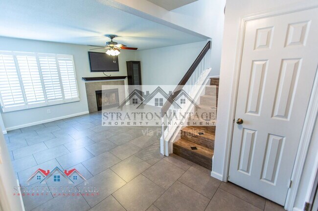 Building Photo - 310 E Bluebell Ln