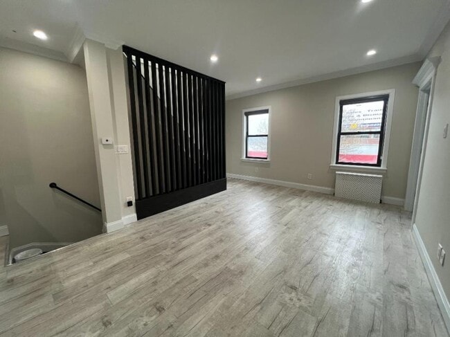 Building Photo - 2 bedroom in WOODSIDE NY 11377