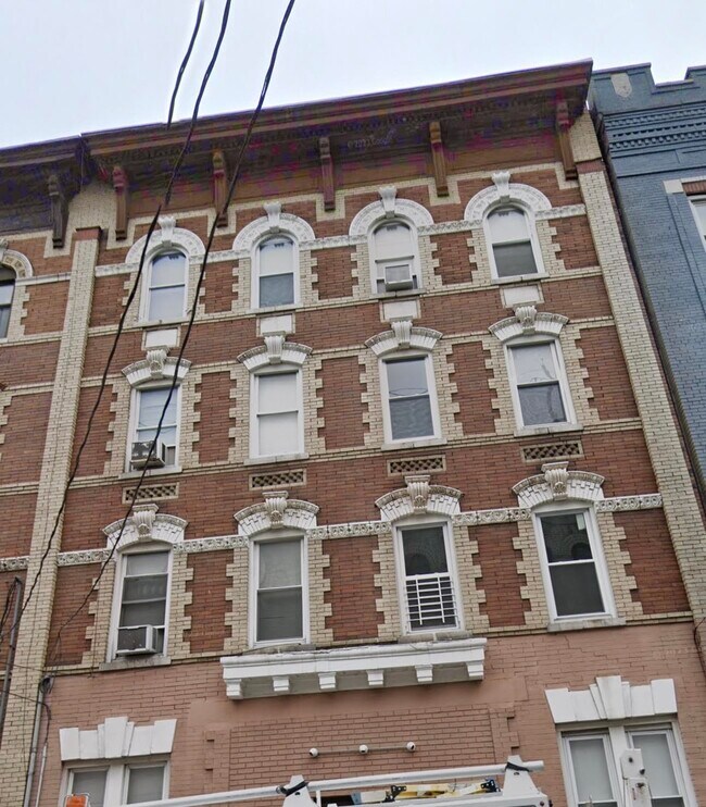 Foto del edificio - 331 Baldwin Ave