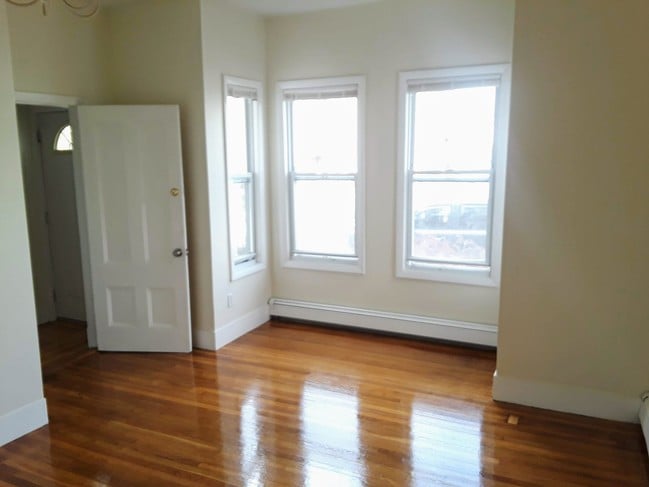 Building Photo - 38 Concord Ave