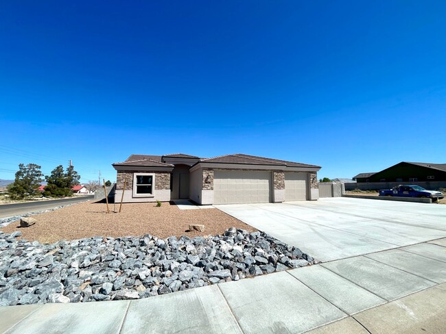 Building Photo - Beautiful 2024 Built 3 Bedroom 2 Bath Home...