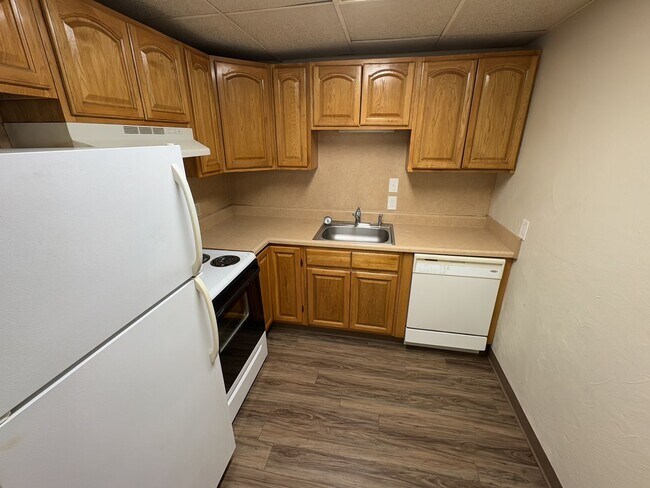 Building Photo - Apartment