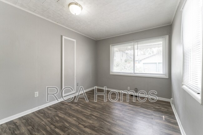 Foto del edificio - 906 Laurel St