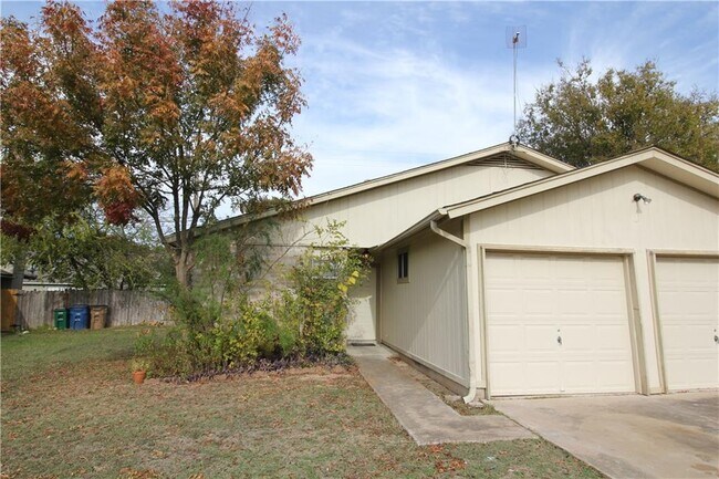 Foto del edificio - 12818 Copper Cliff Ave