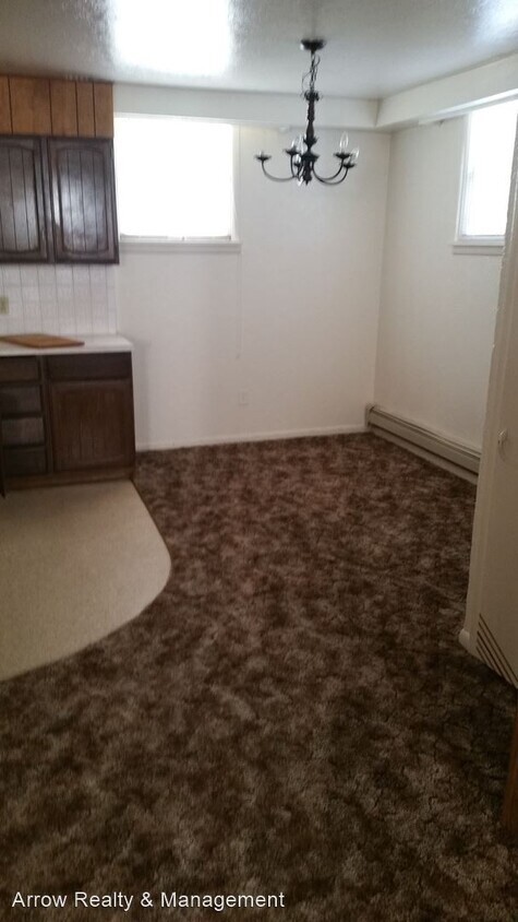 Primary Photo - 817 Deuel St