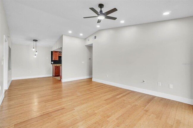 Foto del edificio - 5235 Vineland Rd