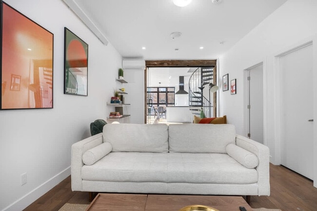 Building Photo - 3414 Rue Stanley